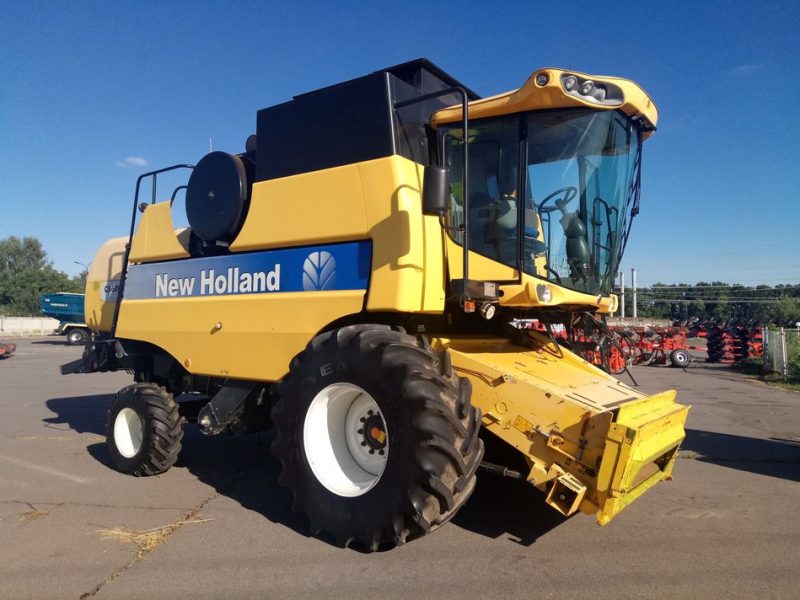 У продажу New Holland CS6090.