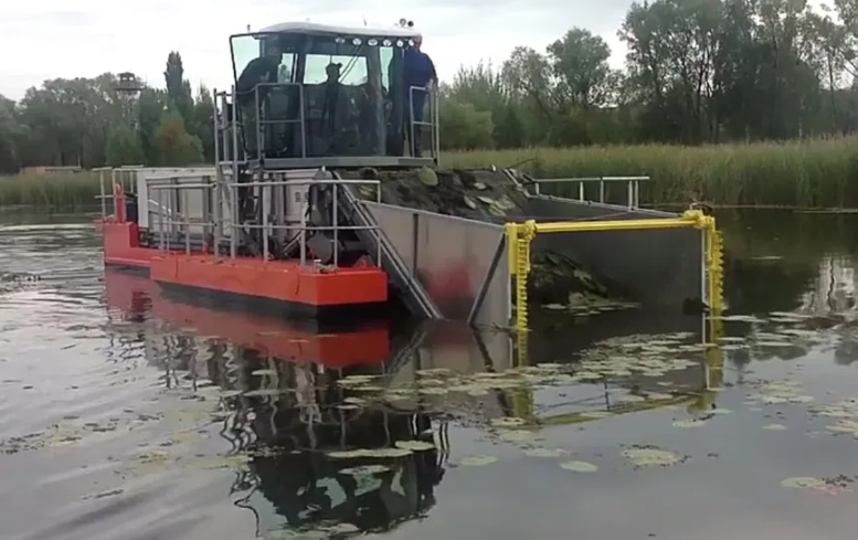 Водний комбайн для очищення водойм UDT-110M