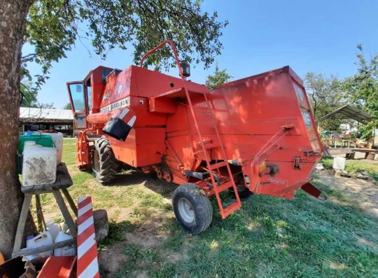 Комбайн Massey ferguson 240 з кабіною з Швеції