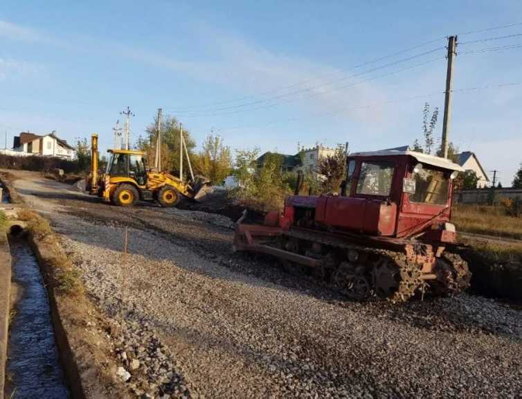 Услуги тракторов и самосвалов - перевозки и копка котлованов