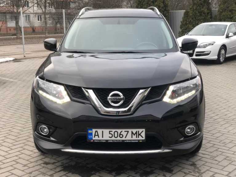 Nissan Rogue SV 2016, цвет Черный.