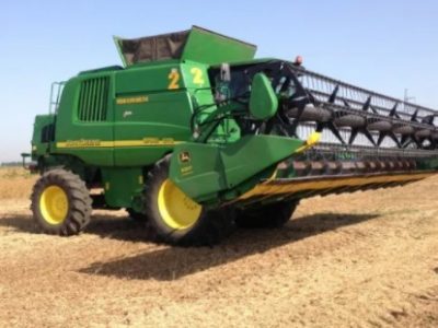 Услуги уборка урожая послуги врожаю послуги комбайн John Deere STS cts