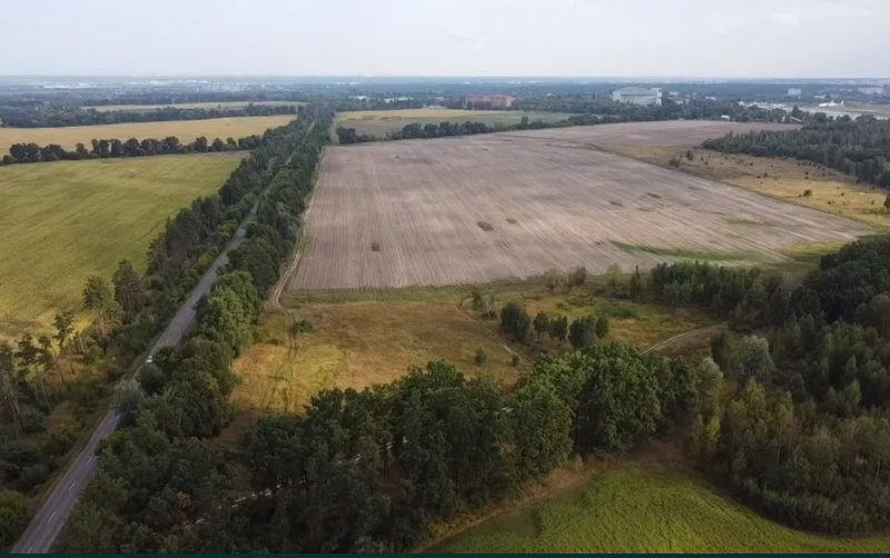 Земля для пром виробництва в Гостомелі фасад асфальтованої дороги.