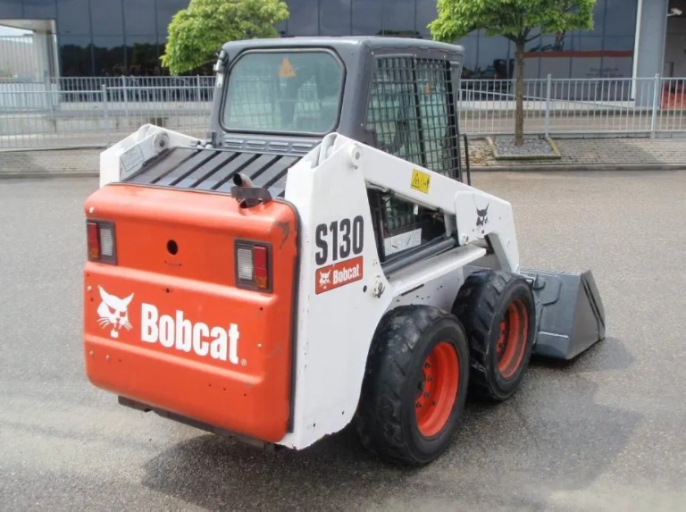 Услуги мини трактор Bobcat Бобкат Бобкет гусенич минипогрузчик в аренд