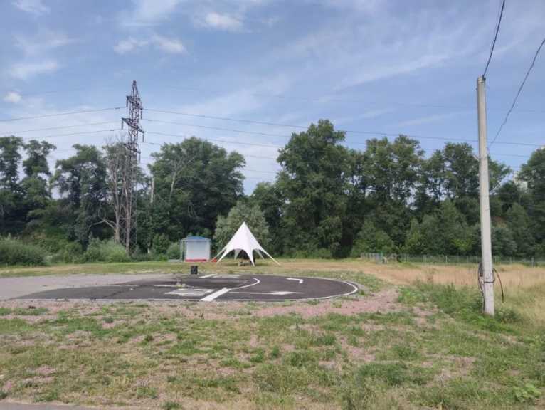 Оренда земельної ділянки біля озера в центрі міста понад трасою