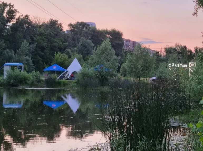 Оренда земельної ділянки біля озера в центрі міста понад трасою