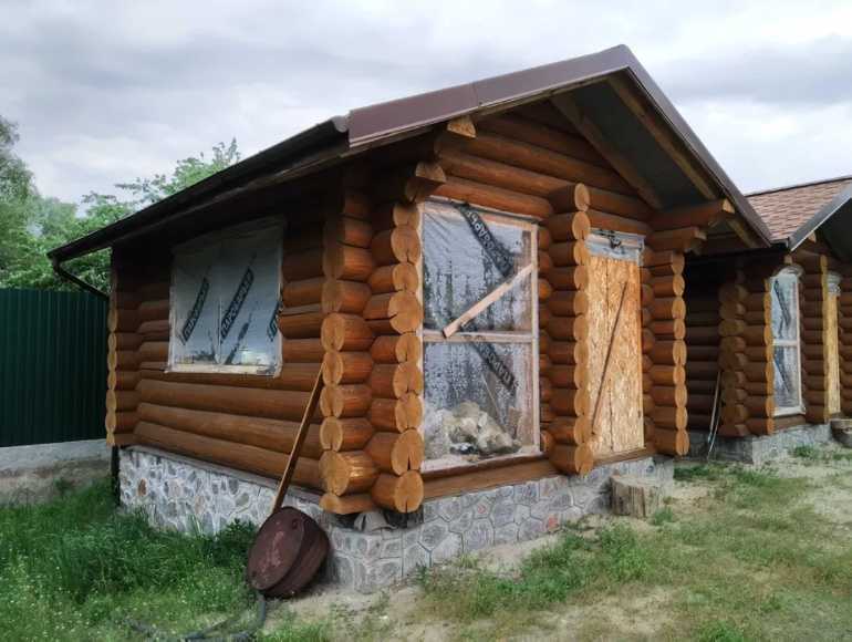 Сруб на березі річки комерційна нерухомість база відпочинку